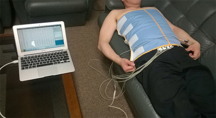 写真：心電計測ウェアラブル電極布