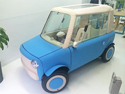 写真：超小型電気自動車「rimOnO（リモノ）」の試作車
